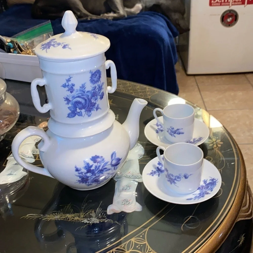 Vintage Pillivuyt France Teapot Diffuser Strainer with 2 tea cups and 2 saucers